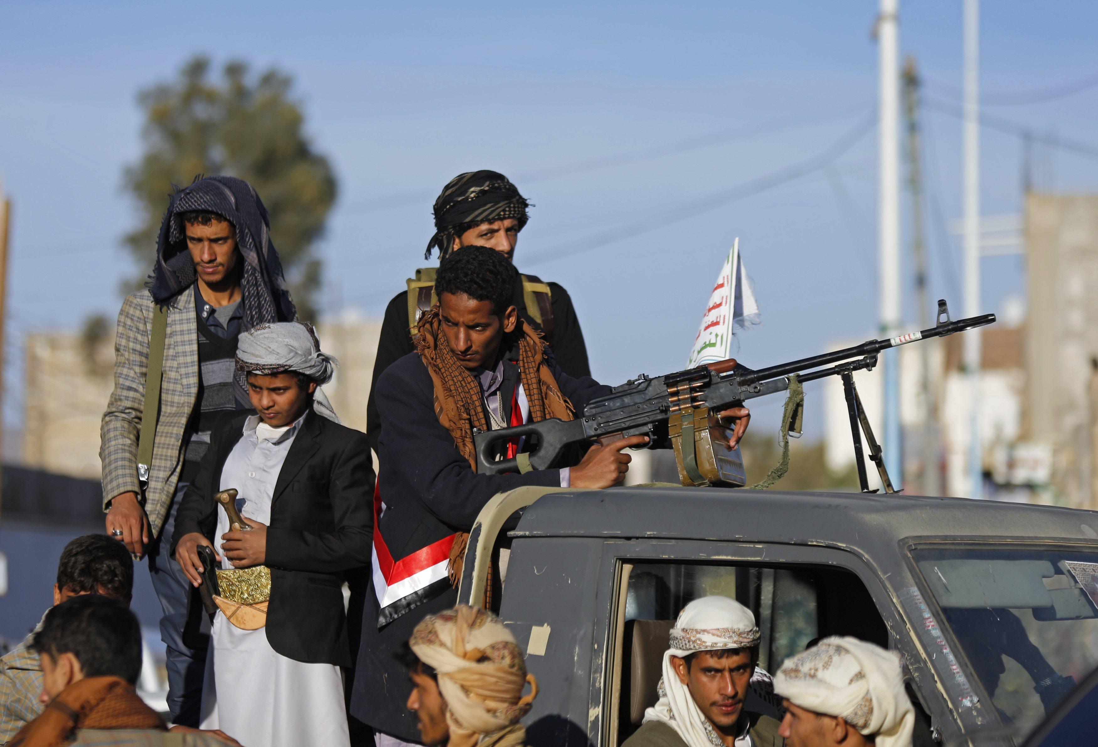 مقتل وإصابة 13 من الحوثيين في غارات للتحالف باليمن
